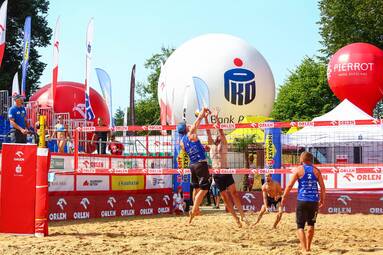 Gwiazdy z Polski i nie tylko będą zachwycać kibiców! W piątek rusza kolejna edycja siatkarskiego ORLEN Beach Volley Tour PKO w Przysusze na Mazowszu