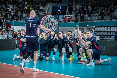 ZAKSA umacnia się w czołówce, Barkom nie może odbić się od strefy spadkowej [ZDJĘCIA]